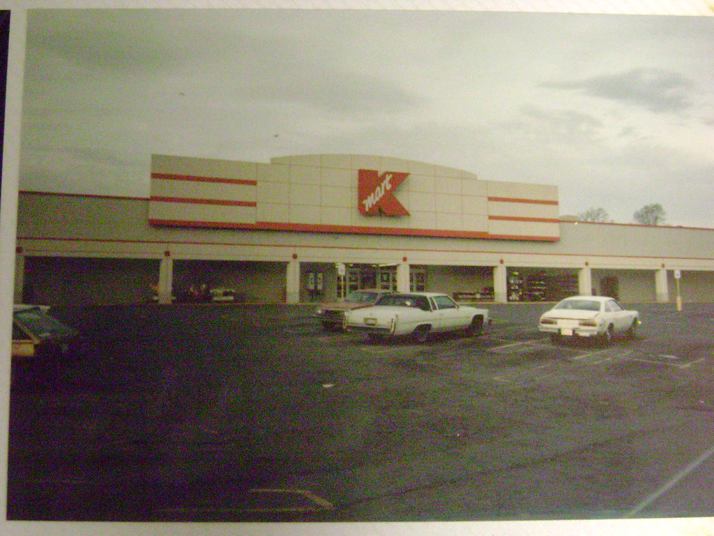 DSC06790 Freedom Drive Kmart (Spring 1993) My 2nd store i… Flickr