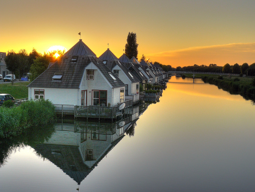 Beautiful houses in Almere Almere has a lot of houses that… Flickr