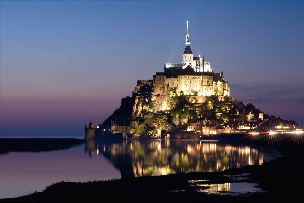 Merveille du Monde The MontStMichel at night. See previo… Flickr