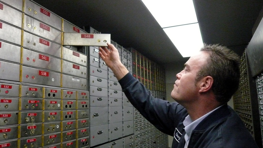 Drilling out my safedeposit box, TDCanada Trust, Bay and… Flickr
