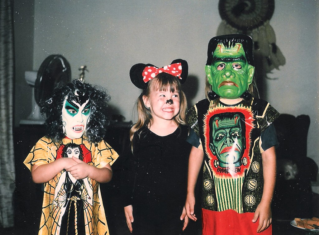 Halloween Costumes 1980 What is that costume on the left? … Flickr