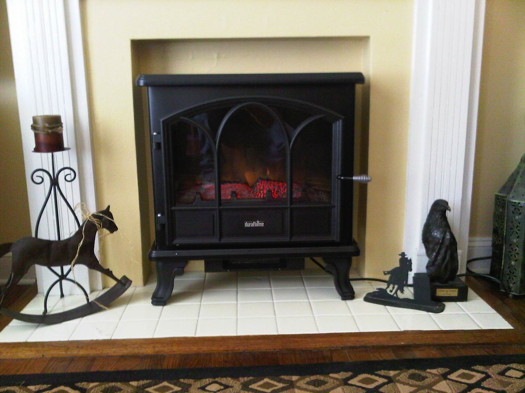 Duraflame 750 Black Freestanding Electric Stove with Remot… Flickr