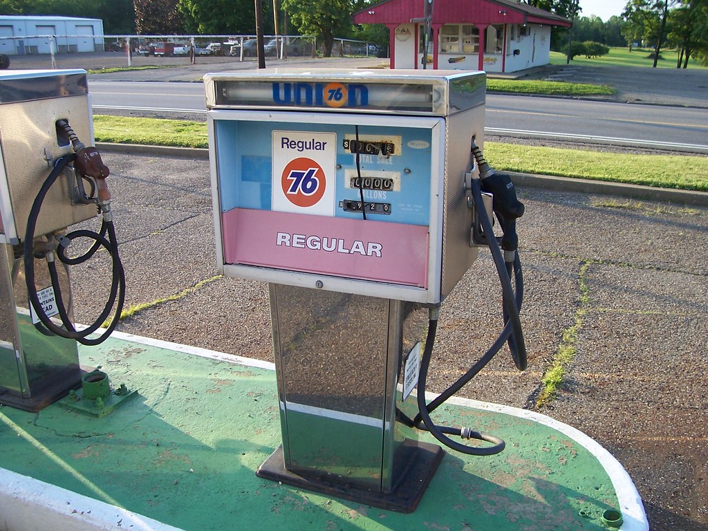 Old Union 76 Gas Pump 1 One of three neat old Union 76 ga… Flickr