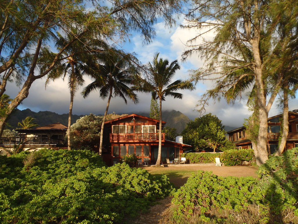 Hawaiian Sunrise Waimanalo Beach house in the early mornin… Flickr