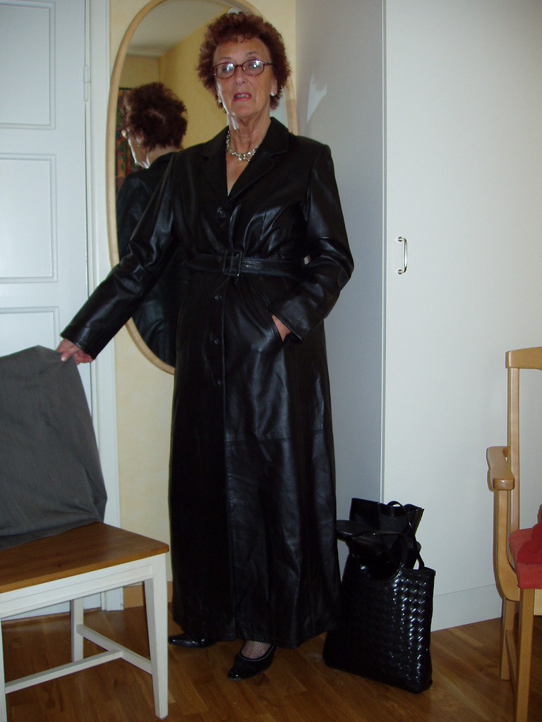 leather coat Lovely mature lady posing in leather coat Lena Leder