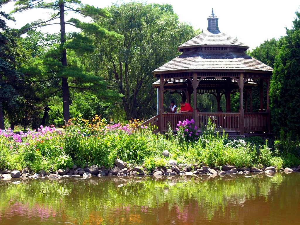 FOND DU LAC, WISCONSIN** Gazebo in Lakeside Park. Flickr
