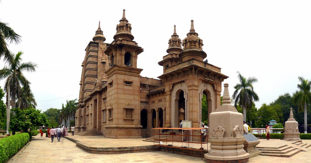 10 Most famous temples in Uttar Pradesh You Should Visit