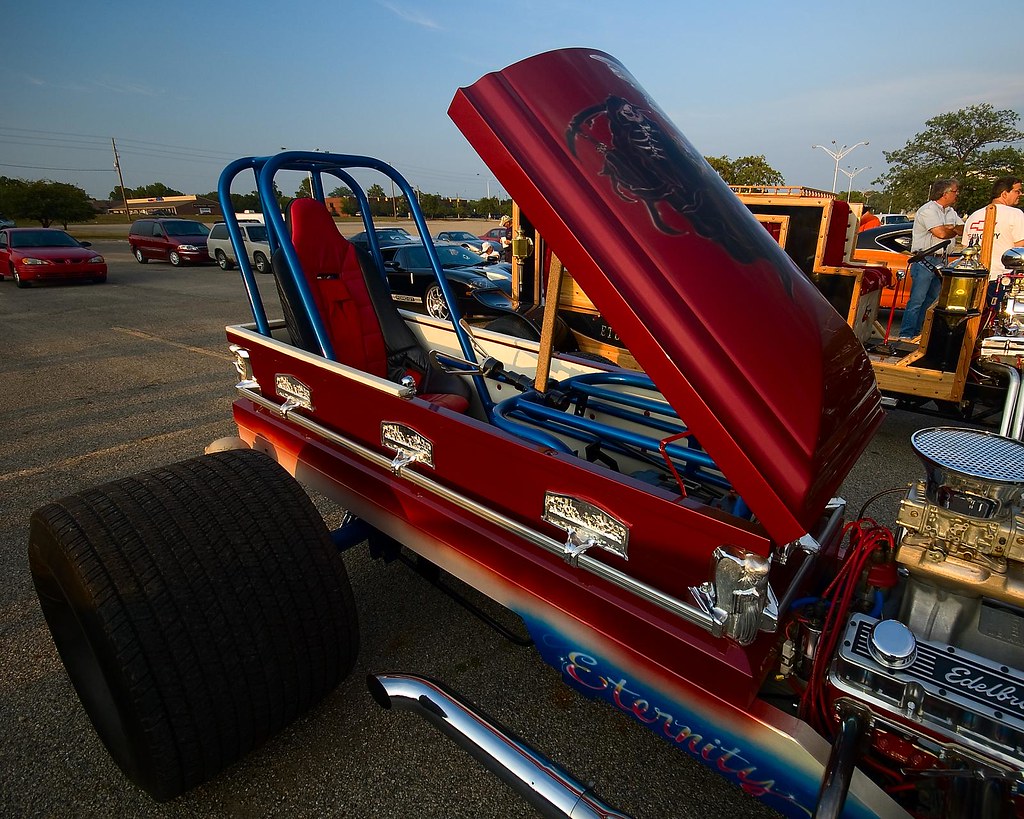 Coffin Car That's a real coffin! This guy built this car f… Flickr