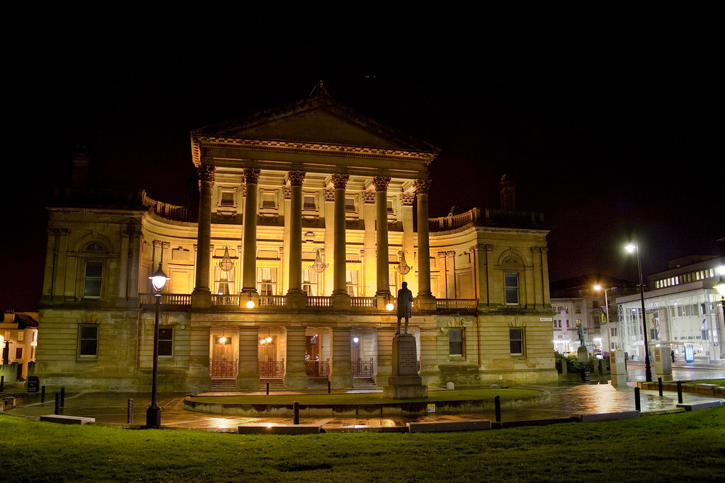 Paisley Town Hall at Night Paisley Town Hall all lit up Vi… Flickr
