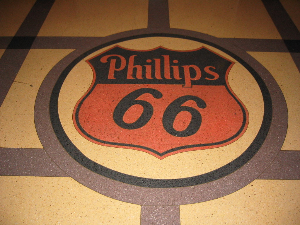 8.25.03 Phillips 66 Detailed Phillips 66 logo inly on base… Flickr