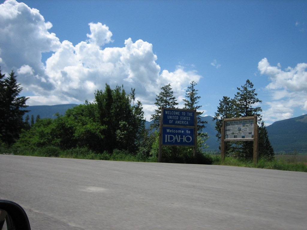 IMG_4718 Crossing over into the US at Porthill, ID, home t… Flickr