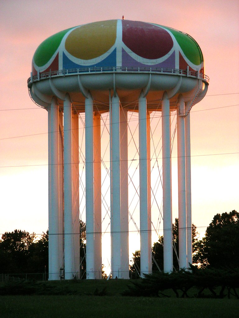 Worlds of Fun Water Tower at sunset A true Kansas City lan… Flickr