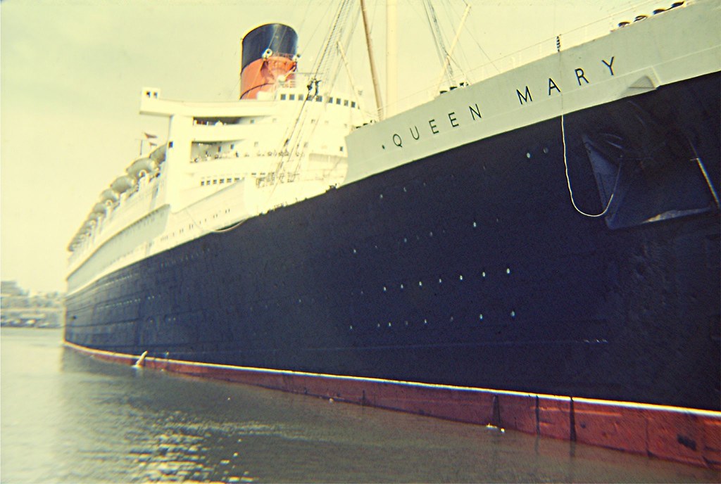 RMS Queen Mary 1967 Docked at Pier 54 in NYC waitng for tu… Flickr
