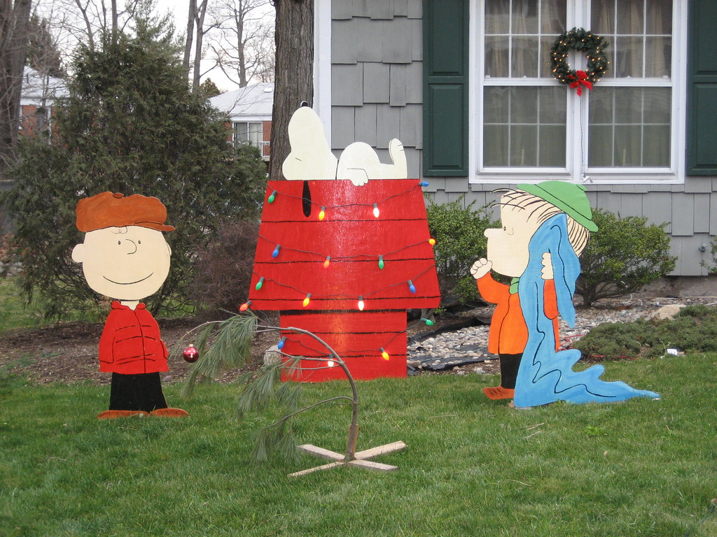 Peanuts Christmas Decor Peanuts Christmas Lawn Decorations Merry Christmas Charlie… Flickr