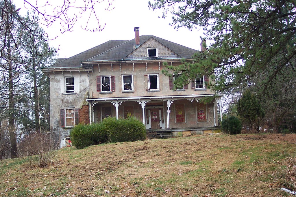 Chester Mansion An abandoned house in Chester, NY Update 7… Flickr