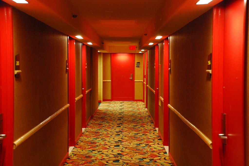 Red Hallway A very red hotel hallway at the Resortquest Wa… Flickr