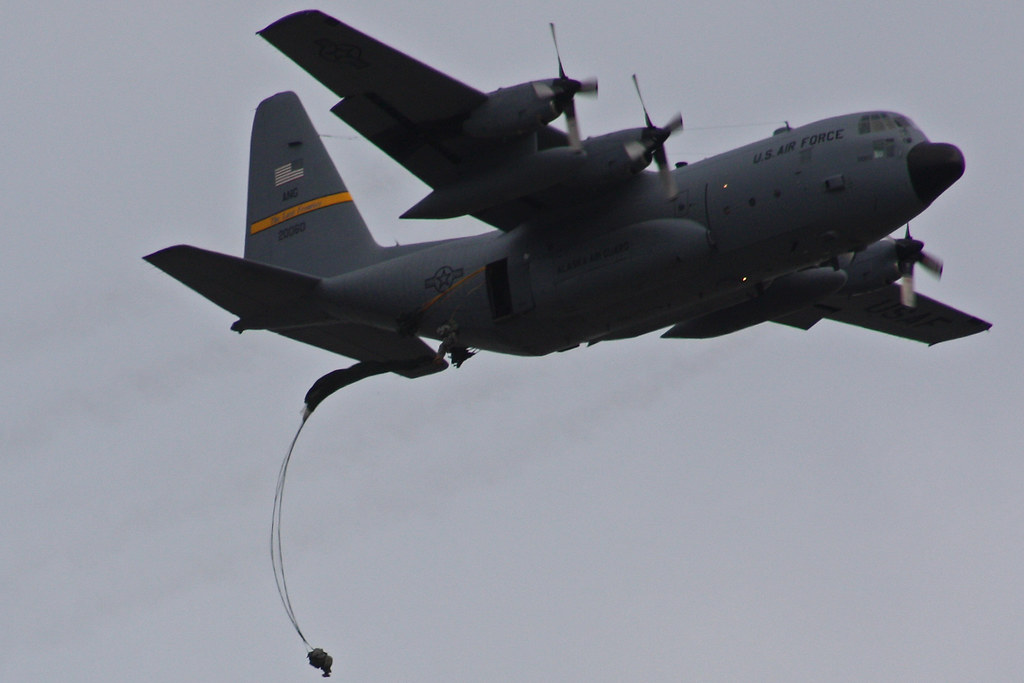 Paratroopers Paratroopers jumping out of a C130 at Arctic… Flickr