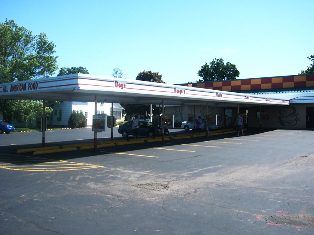A&W Drivein Restaurant Lancaster, WI The drivein porti… Flickr