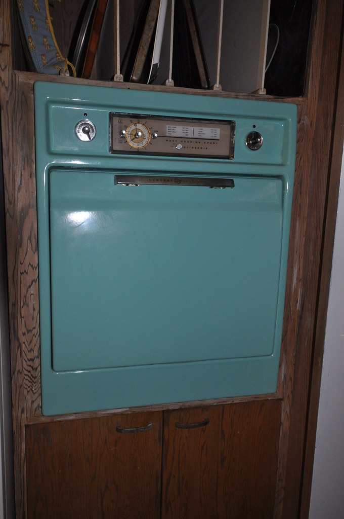 Vintage GE Oven in Turquoise At the Ossipoff house we rent… Flickr
