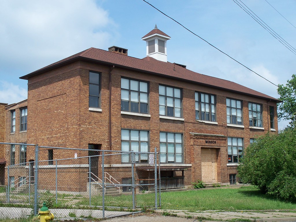 OH Zanesville Munson School Munson School in Zanesville,… Flickr