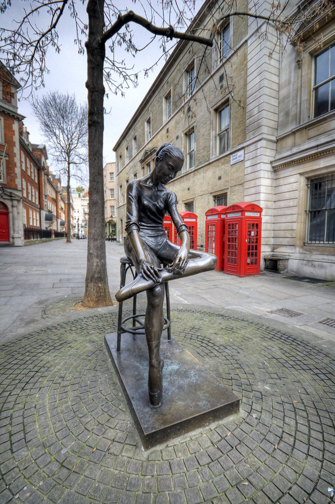 Covent Garden Dancer Bronze sculpture near Covent Garden. Al