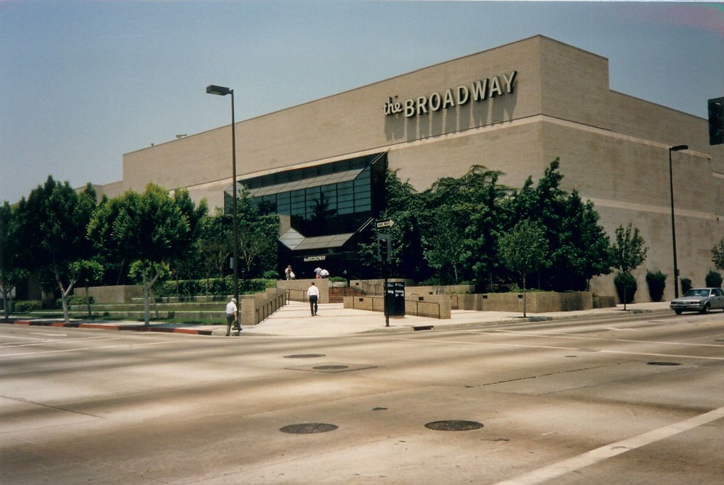 111_11_The Broadway Pasadena 1986 This building is now jus… Flickr