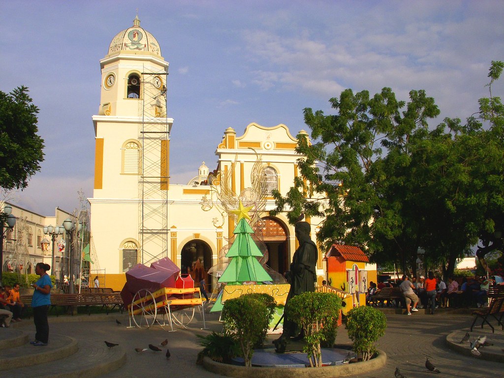 Plaza Santa Rosa Al fondo Iglesia Santa Rosa en restauraci… Flickr