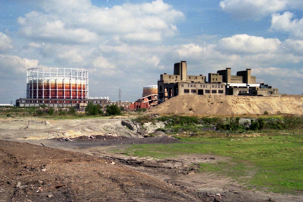 Beckton Gas Works 1987 FMJ film set. TimSW2008 Flickr
