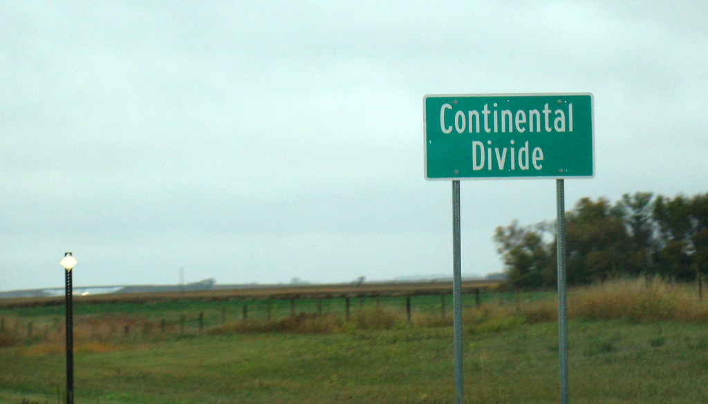 Continental Divide on I29, 10 Oct 2008 Sign indicating cr… Flickr