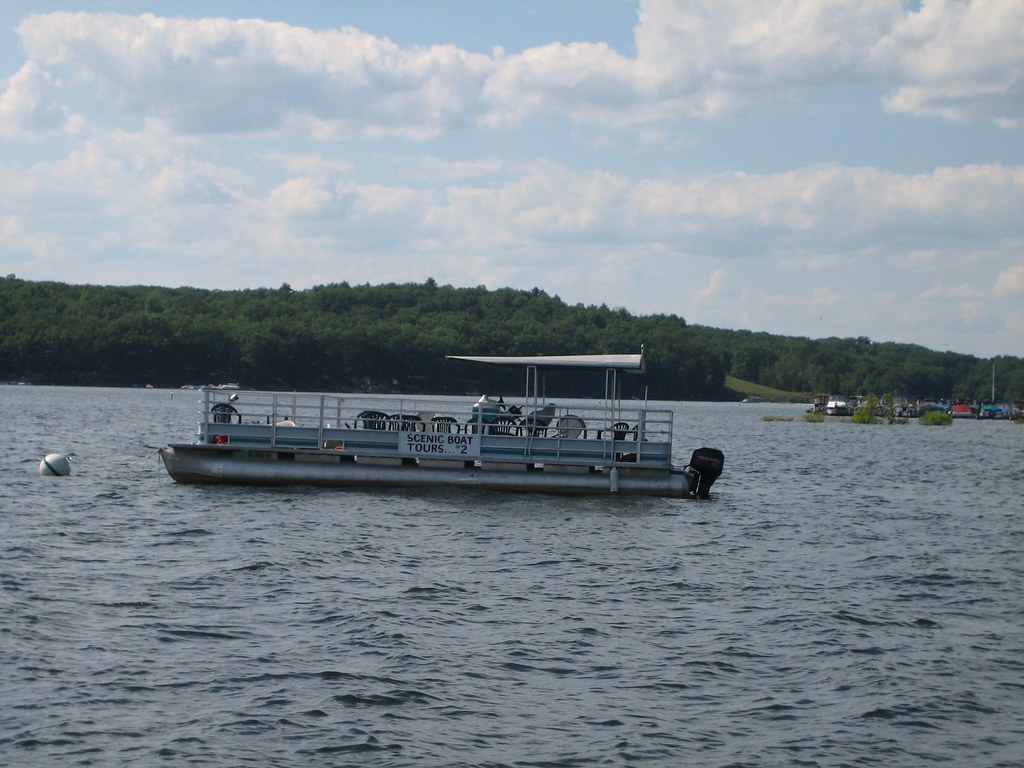 Lake Wallenpaupack Tour Boat Lake Wallenpaupack is the lar… Flickr
