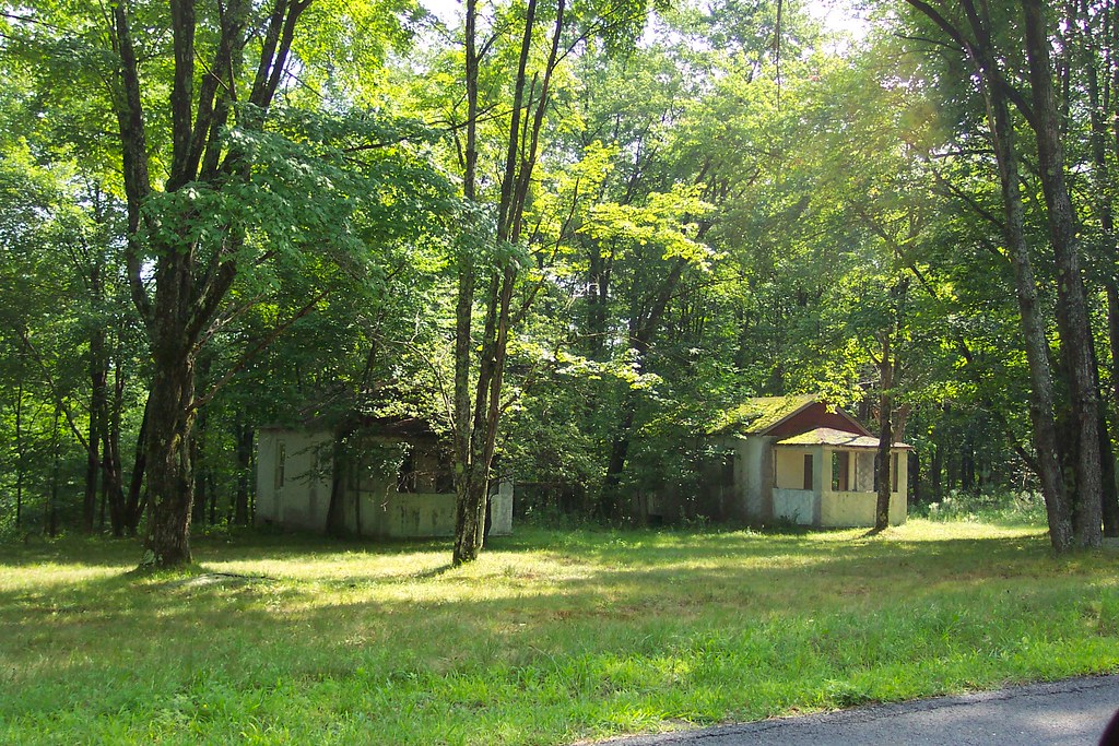 Abandoned Bungalow Colony The Borscht Belt was not all res… Flickr