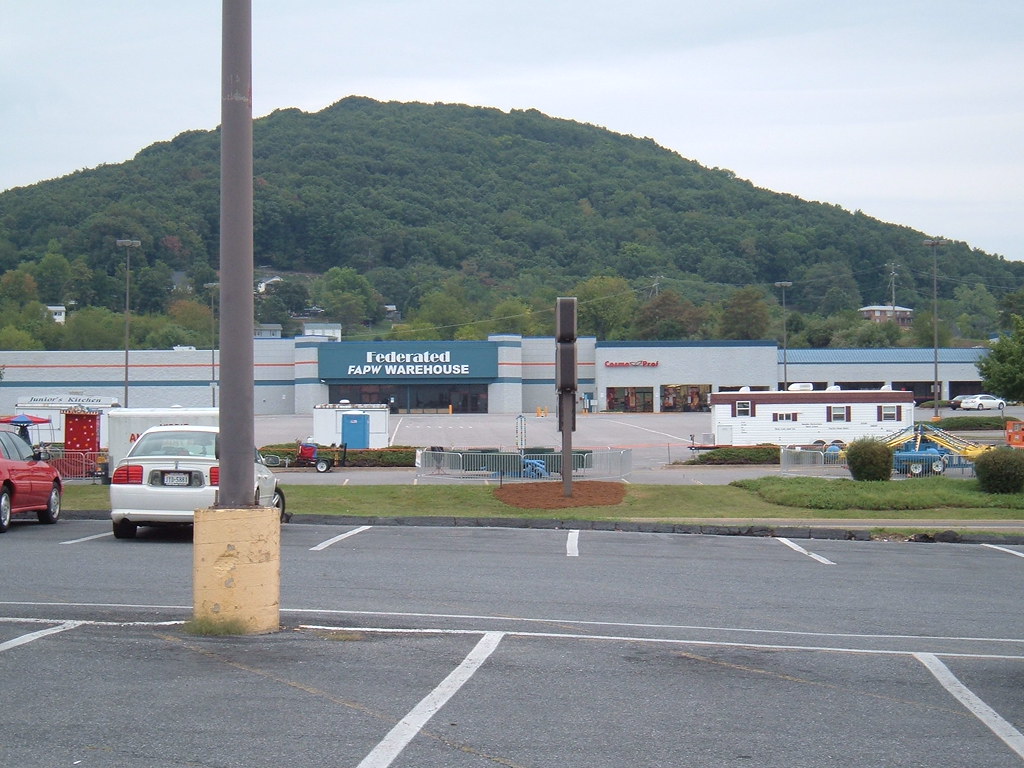 Former Wal Mart; Staunton ,VA The abandoned Lowes next to … Flickr