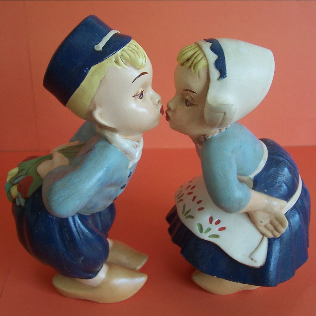 Kissing Dutch Children Statue nickandnessies Flickr