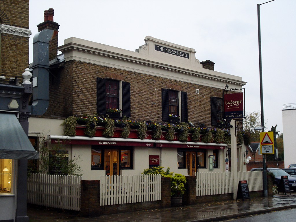 Kings Head, Teddington, London TW11 Kings Head on the Rand… Flickr