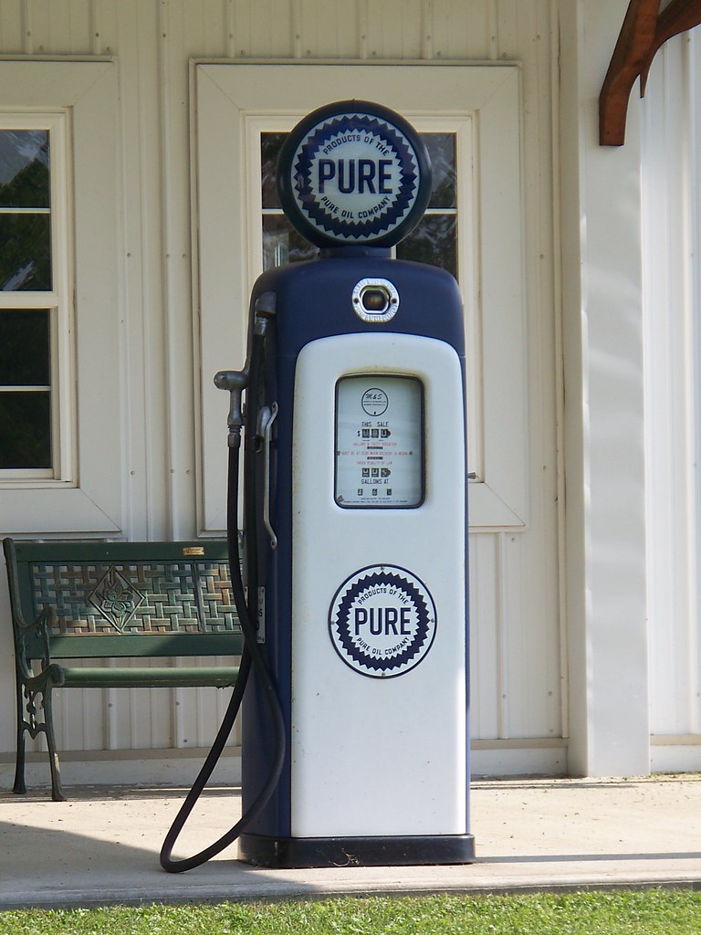 OH Rockbridge Pure Gas Pump An old Pure gas pump on disp… Flickr