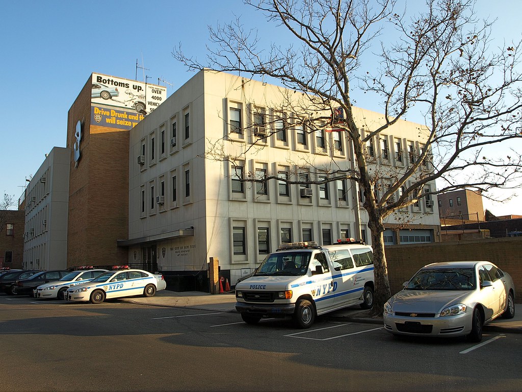 P048 NYPD Police Station Precinct 48, Tremont, Bronx, New … Flickr