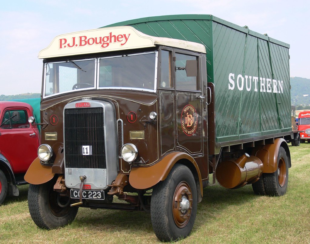Leyland lorry (1935) Prewar vehicle carrying a Southern R… Flickr