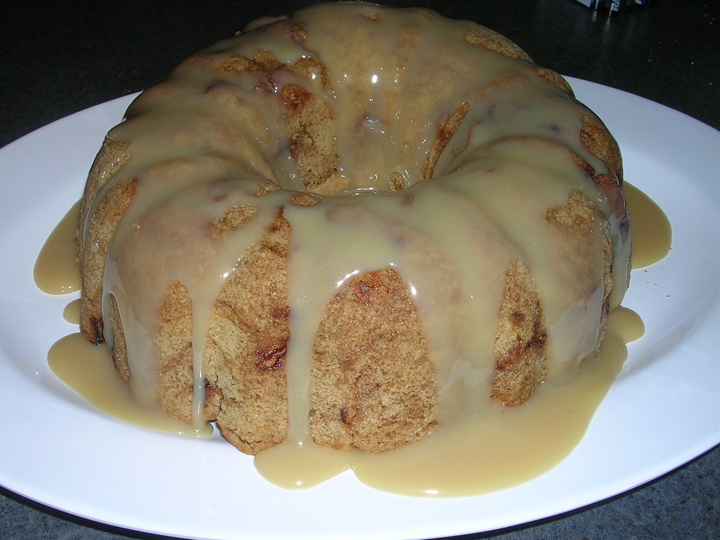 gateau aux pommes, sauce au caramel Il s'agit du gâteau su… Flickr