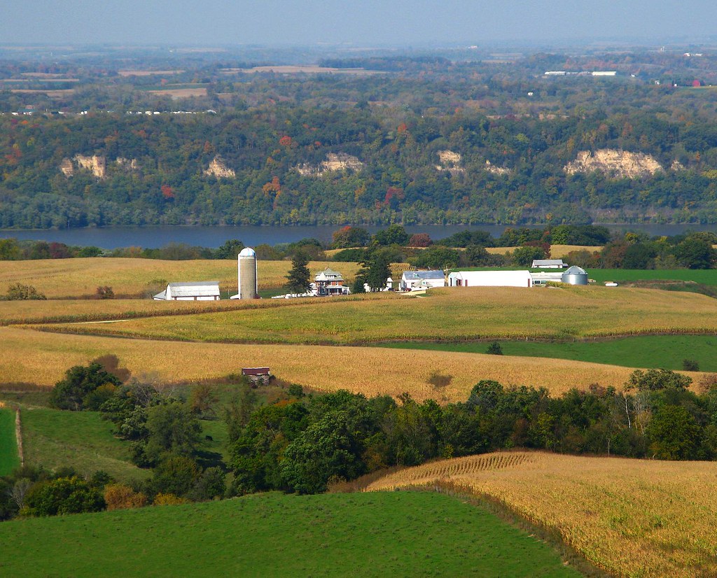Mississippi River Bluffs You can see the bluffs on the Wis… Flickr