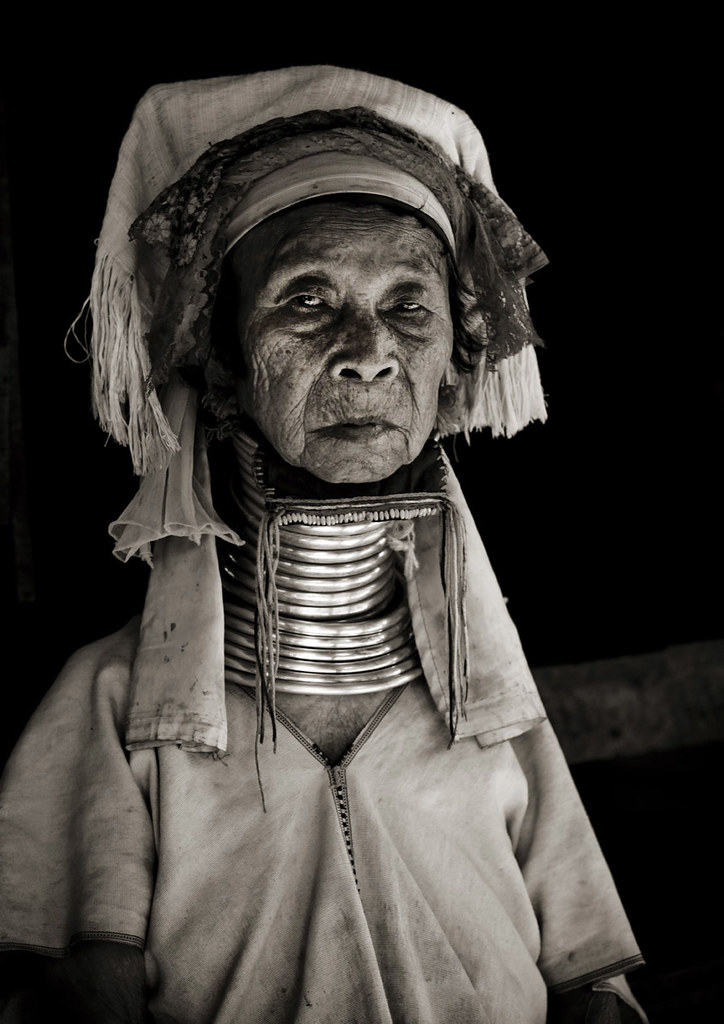 Long Neck old woman Thailand The long neck women are Bur… Flickr