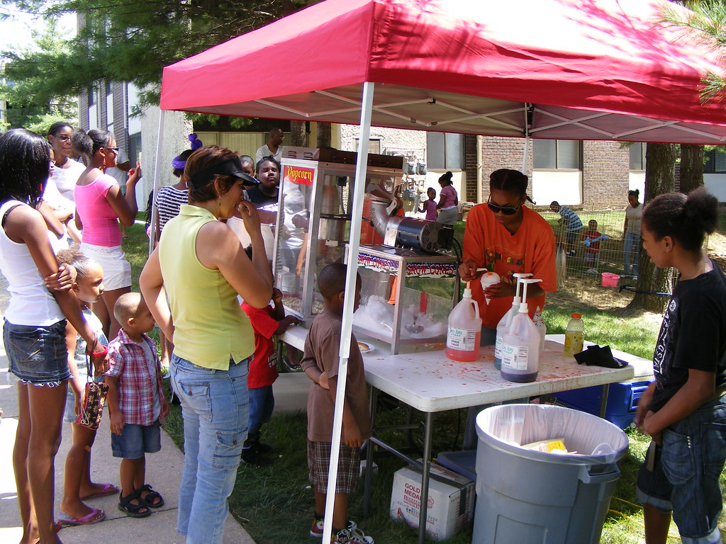 Snow Cone Stand People line up at a stand for snow cones a… Flickr