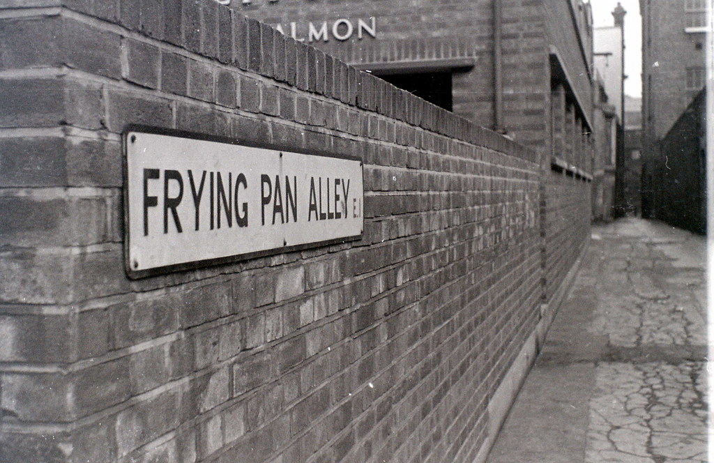 Frying Pan Alley, London, 5 November 1955 This is off Pett… Flickr