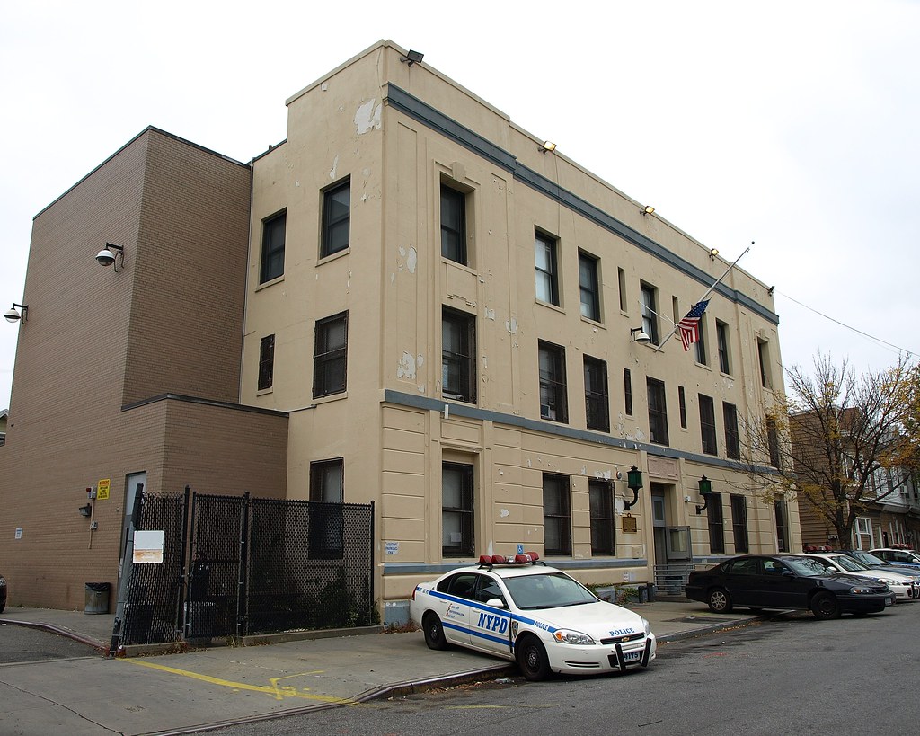 P102 NYPD Police Station Precinct 102, Richmond Hill, Quee… Flickr