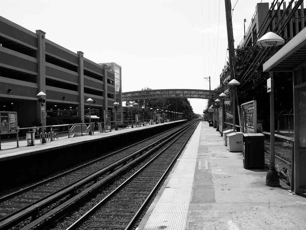 Mineola train station Mineola NY train station looking eas… Flickr