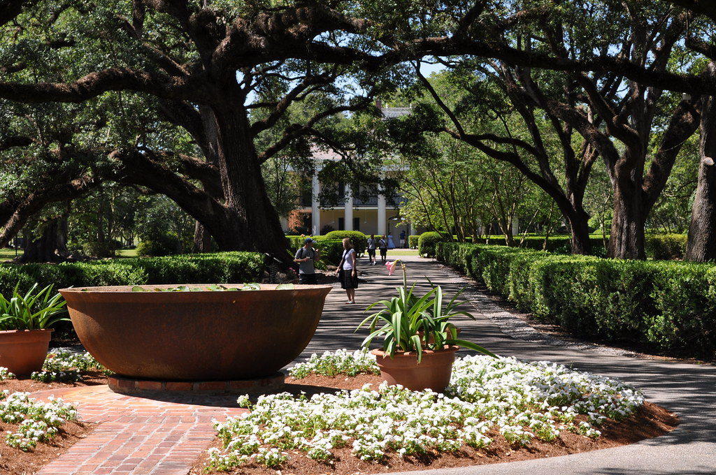 Oak Alley Plantation, sugar kettle A visit to the iconic p… Flickr