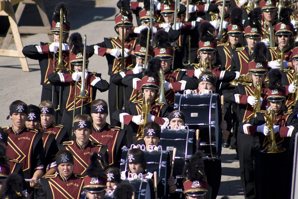 Buhler High School Crusaders Marching Band lining up to wa… Flickr