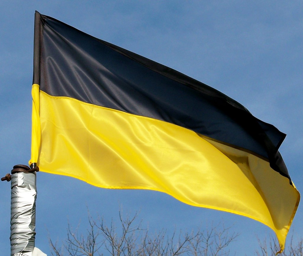 The Kashubian flag (Kashubs are a regional ethnocultural g… Flickr