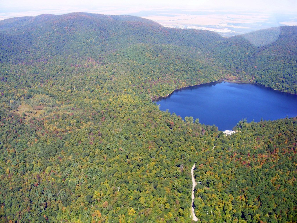 Lac Hertel, mont SaintHilaire vue d'avion abdallahh Flickr