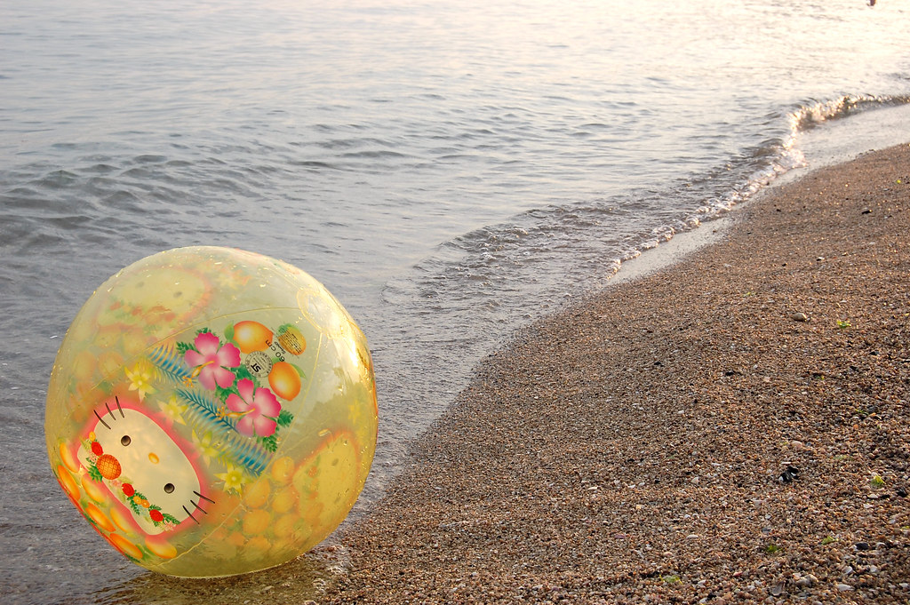 Hello Kitty Beach Ball Suma Beach, Hyogo, Japan Flickr