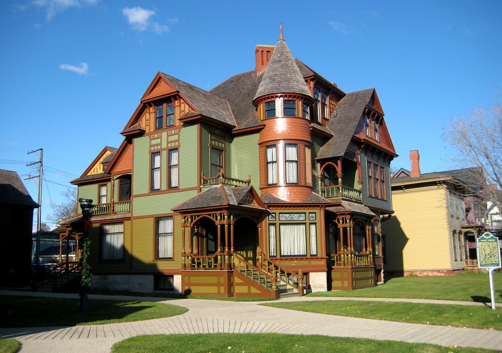 Hume House The neighbor of the Hackley House. The house wa… Flickr